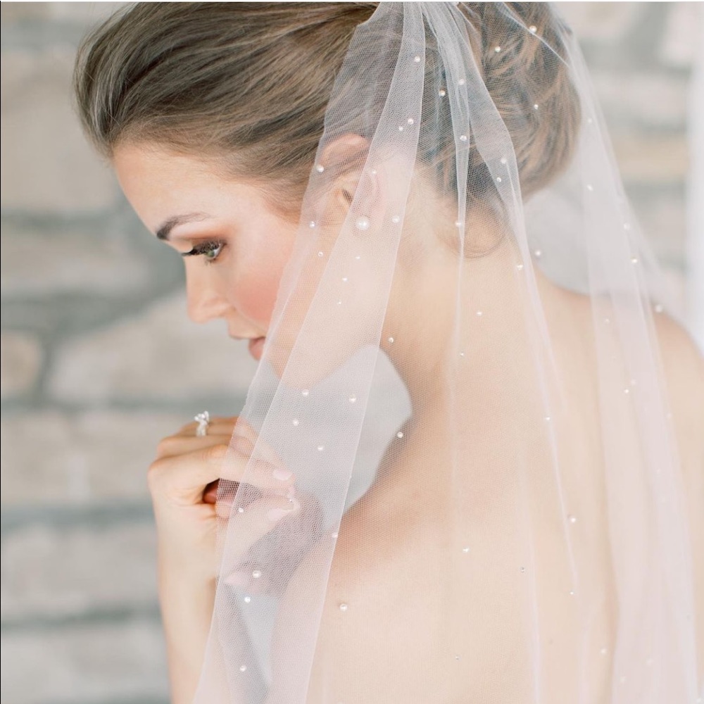 Toni Federici Pearl Veil